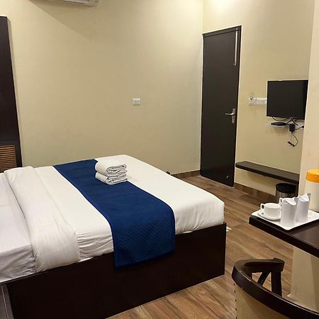 Hotel Mayur Palace 아그라 외부 사진