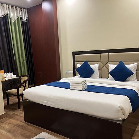 Hotel Mayur Palace 아그라 외부 사진