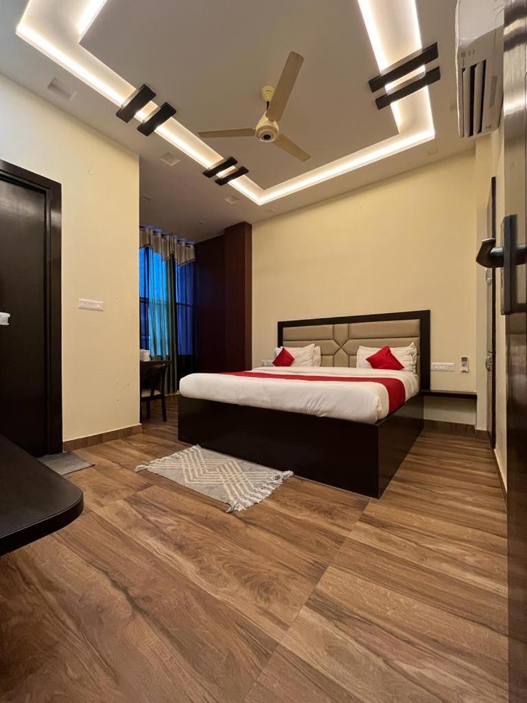 Hotel Mayur Palace 아그라 외부 사진