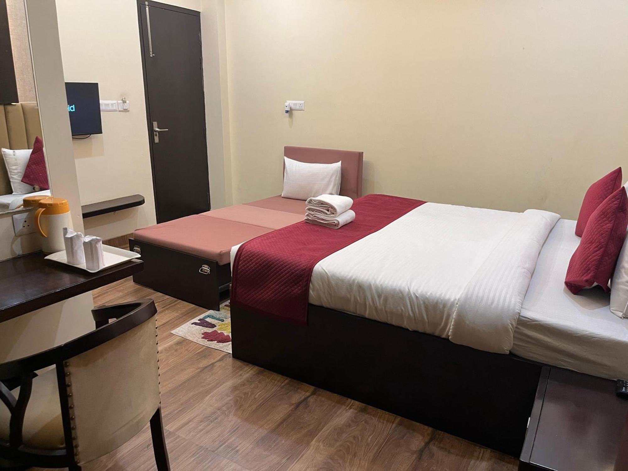 Hotel Mayur Palace 아그라 외부 사진