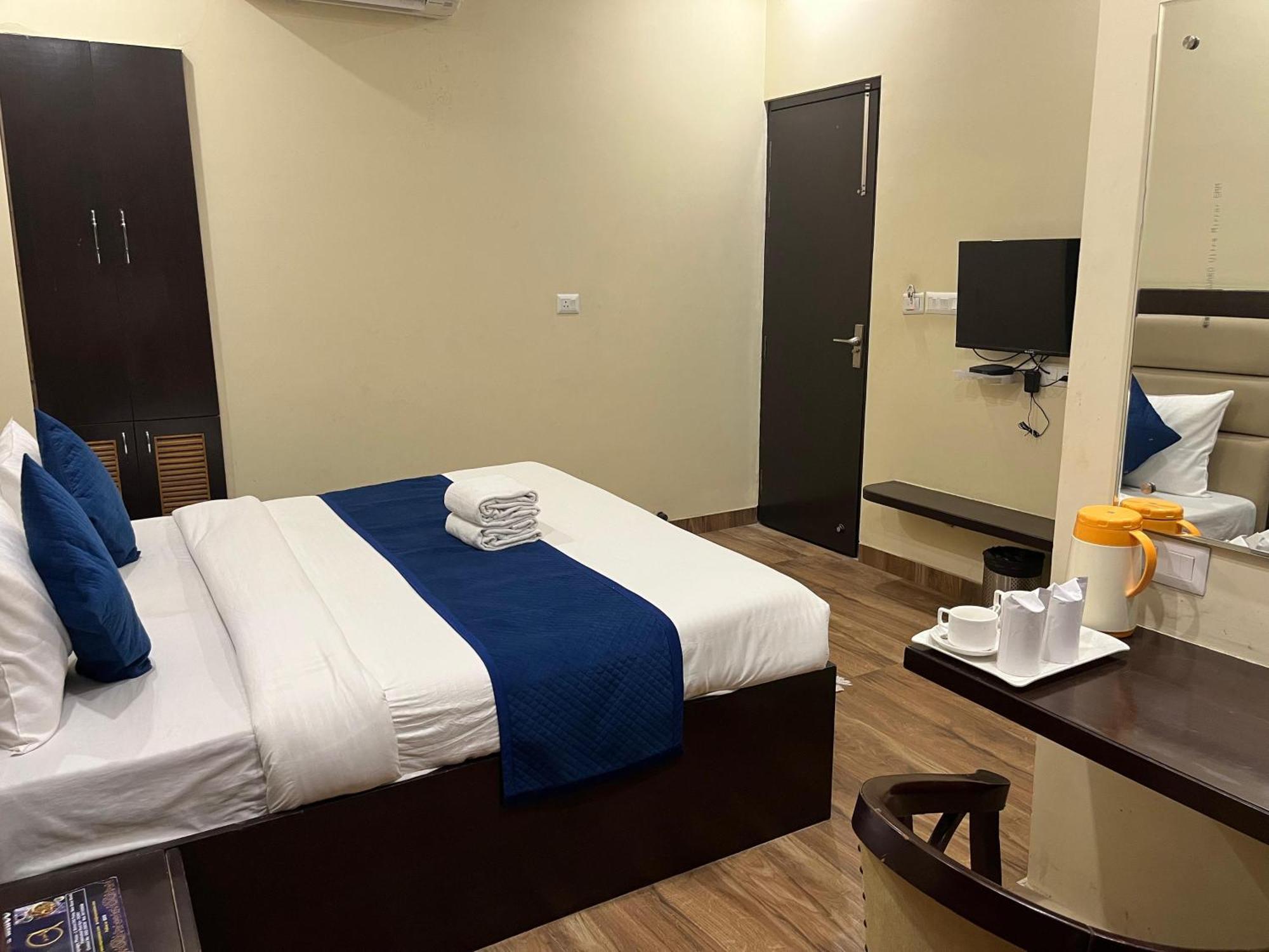 Hotel Mayur Palace 아그라 외부 사진